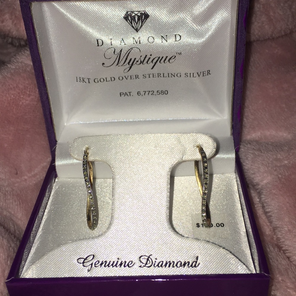 Diamond accent twist hoop